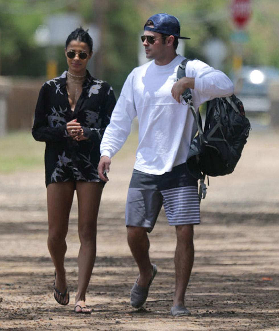 Zac Efron &amp; Sami Miro Out For A Stroll In Oahu