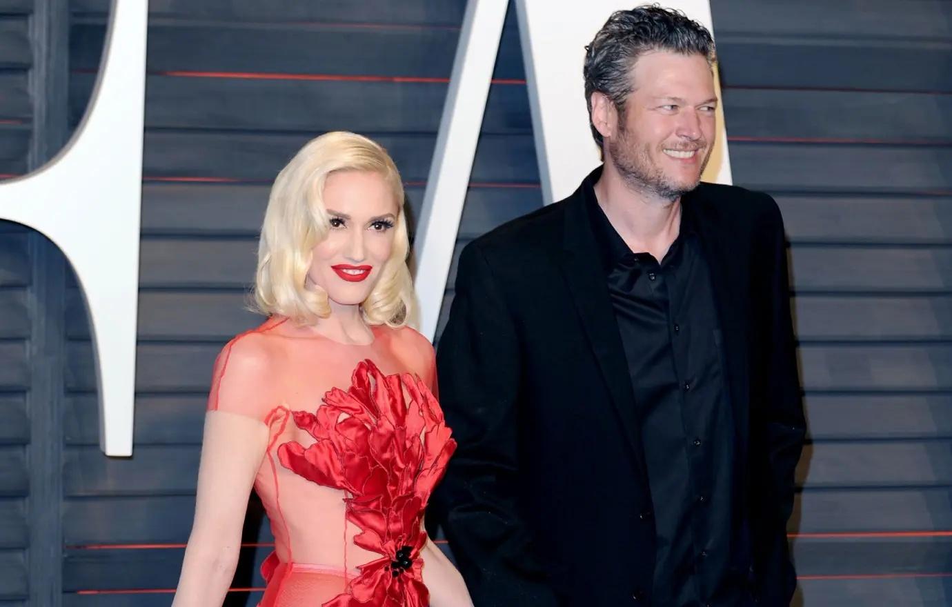 gwen stefani didnt see blake shelton romance coming amazing gift