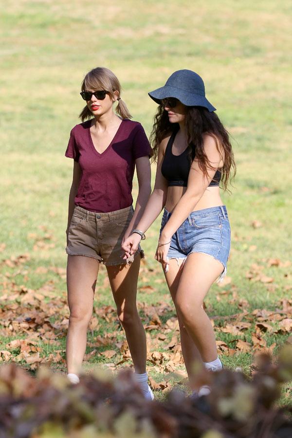 Taylor swift lorde hike los angeles​ 11