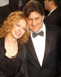 2010__09__Nancy_Wilson_Cameron_Crowe_Sept24newsnea 199×300.jpg