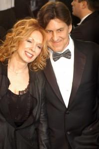 2010__09__Nancy_Wilson_Cameron_Crowe_Sept24newsnea 199×300.jpg