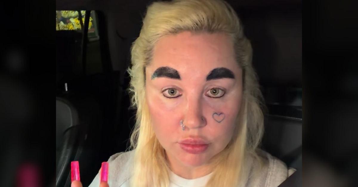 Amanda Bynes Sparks Buzz Flaunting Blue Eyebrows In Flirty Clip For Her Boyfriend