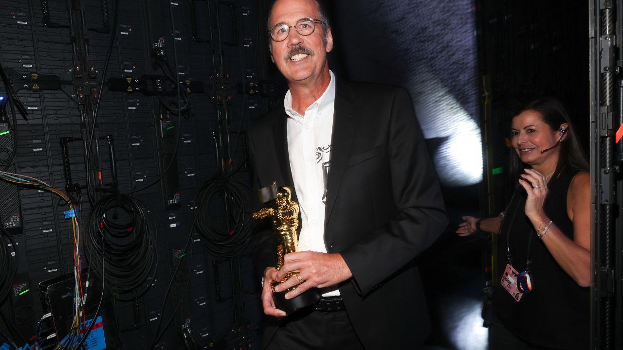 Photo of Krist Novoselic gave the acceptance speech on behalf of Nirvana.