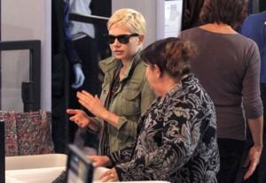 2011__05__michelle_williams_may10_79 300×207.jpg