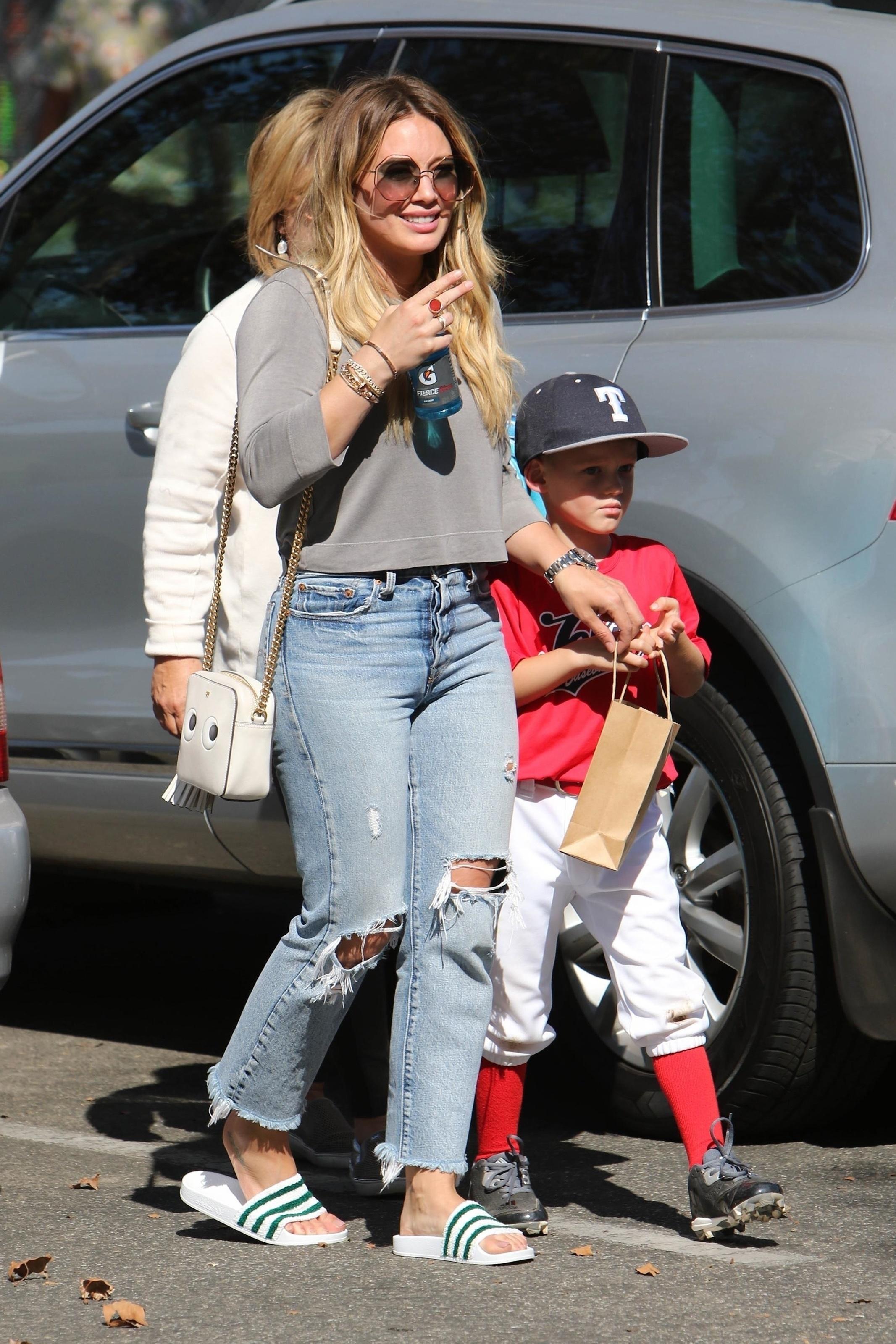 Hilary Duff meets up with ex Mike Comrie for Luca&#8217;s baseball game