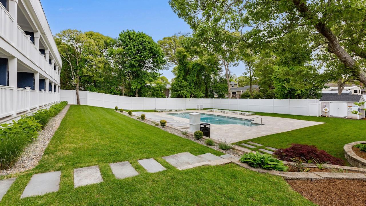 Photo of the pool at Love Farms Lodge.