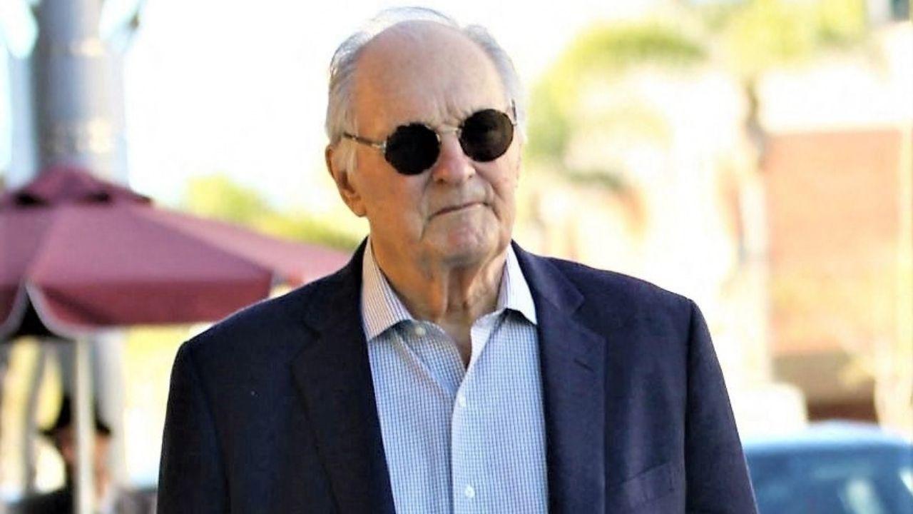 Image of Alan Alda said that he initially didn’t have the more common symptoms of the disease.