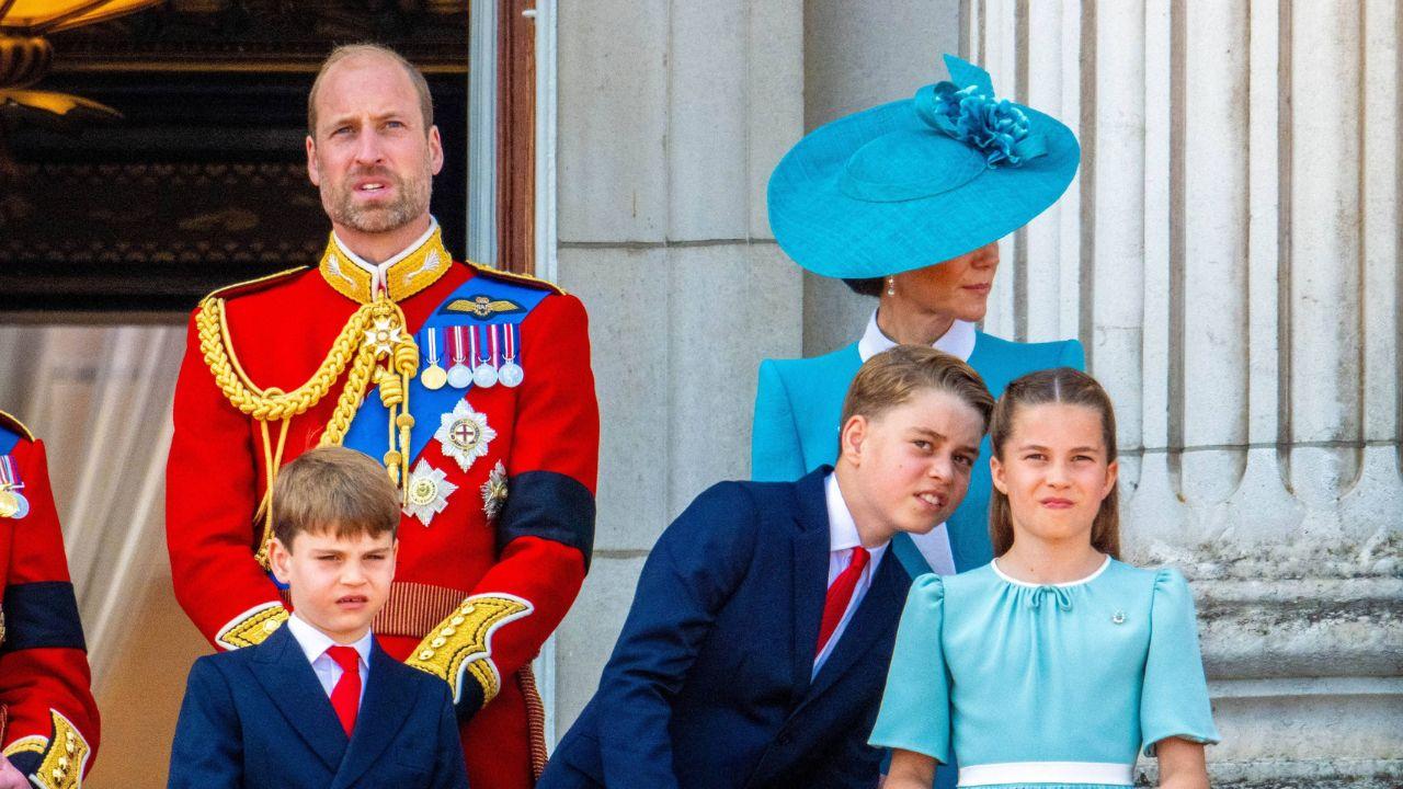image of royal family 
