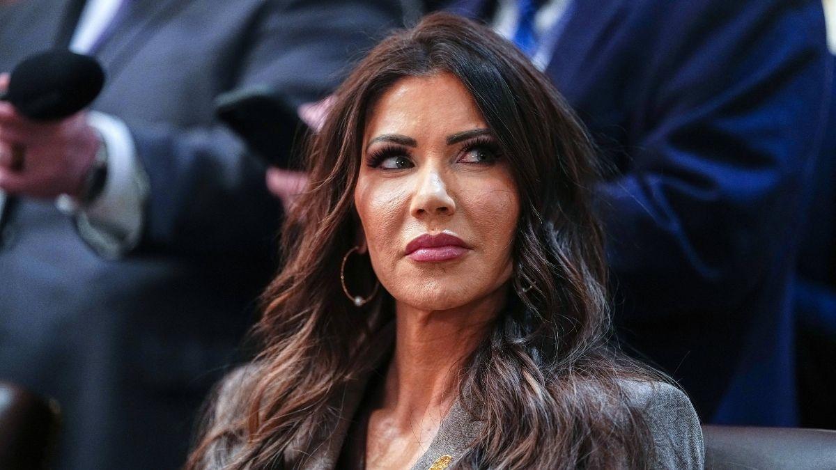 image of Homeland Security responded with a reference to an old video in which Cardi B admitted to drugging and robbing men during her stripper past.