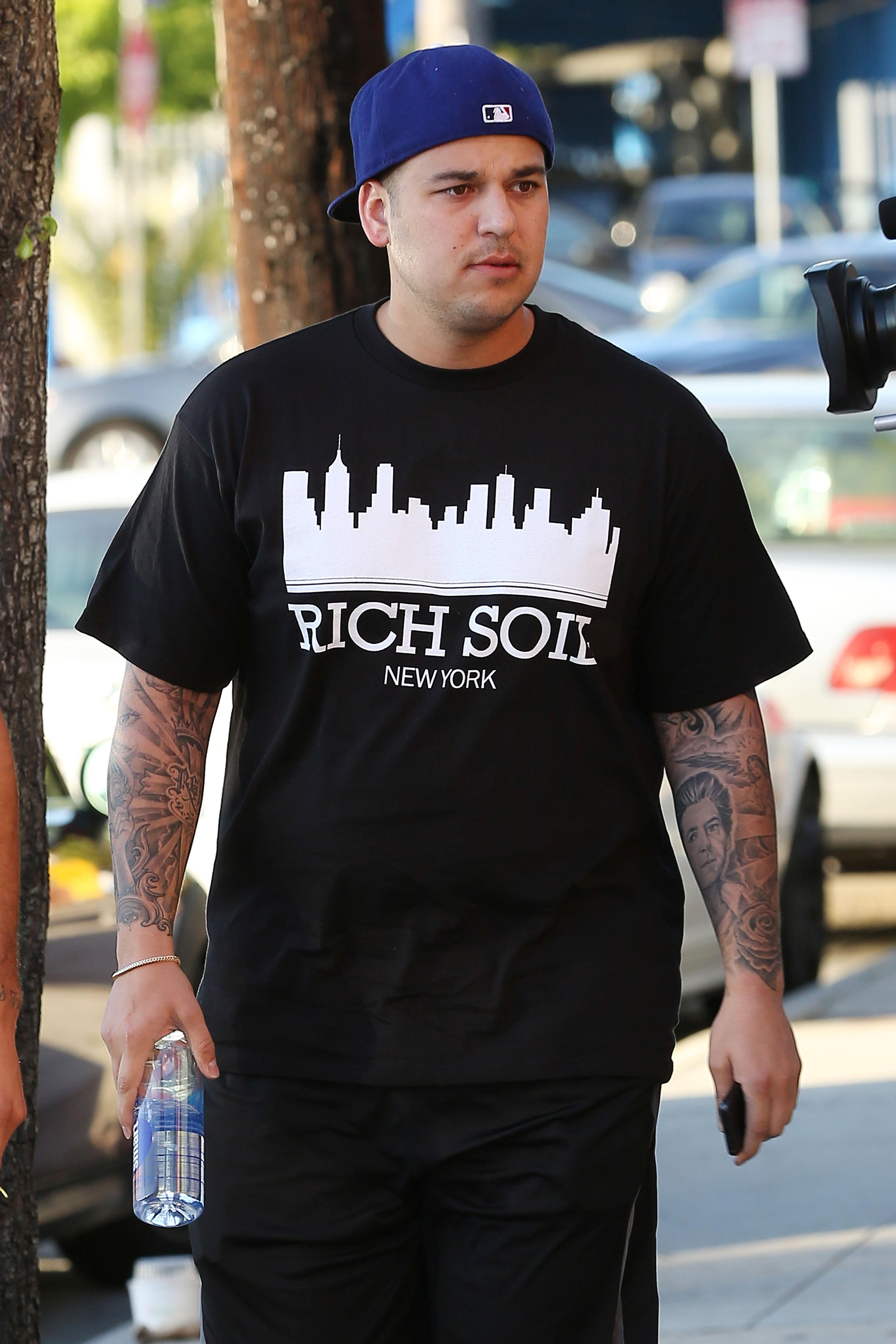 Rob Kardashian meets up with Kim Kardashain for a lunch meeting to film &#039;Keeping up with the Kardashians&#039;