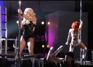 2011__05__Brit_Rihanna_May23news 300×215.jpg