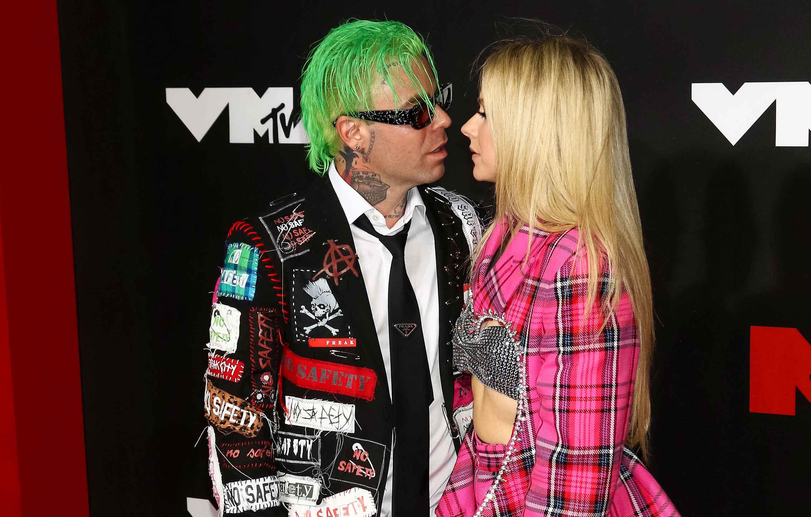 down dumps avril lavigne ex mod sun glum first sighting dumped rockstar