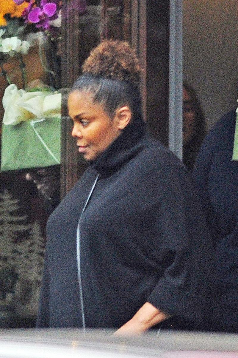 janet jackson pregnant baby bump pics