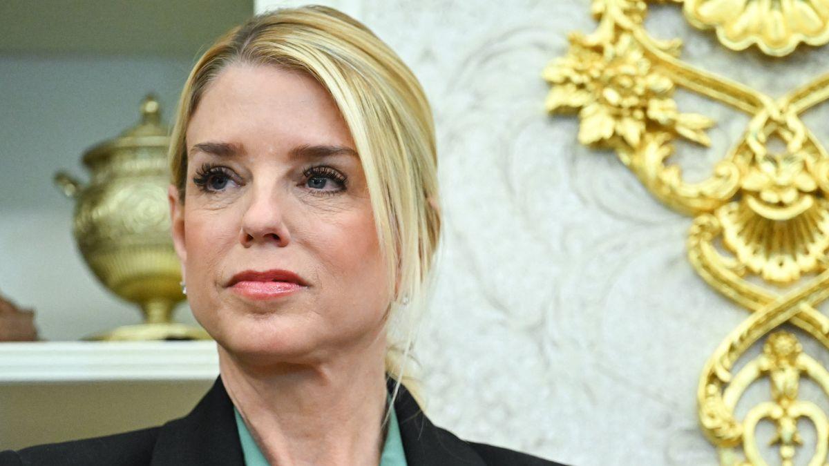 pic of Pam Bondi.