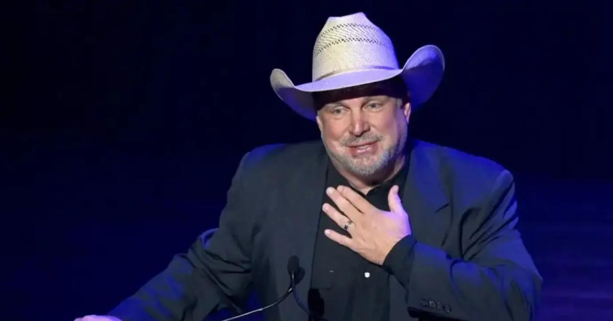 Photo of Garth Brooks.