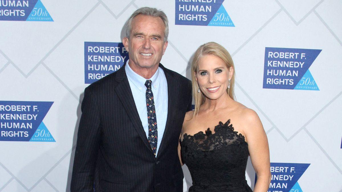 Image of Cheryl Hines appeared to ignore her husband's scandal involving 'New York Magazine' reporter Olivia Nuzzi.