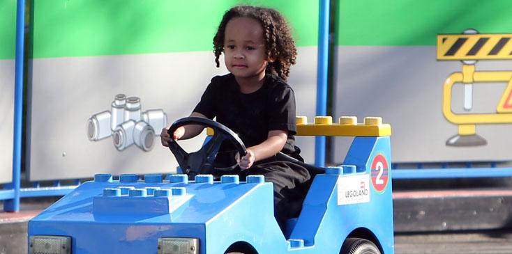 EXCLUSIVE: ***PREMIUM EXCLUSIVE RATES APPLY*** Rob Kardashian enjoys a day at Legoland with girlfriend Blac Chyna and rides a slide with her son King Cairo in LA