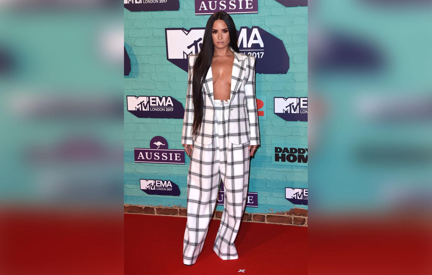 Demi Lovato On EMAs Red Carpet