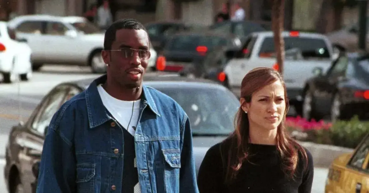 Photo of Sean 'Diddy' Combs and Jennifer Lopez