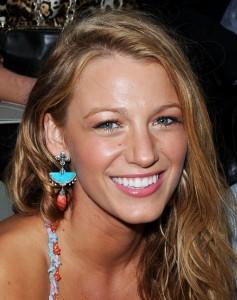 2010__07__okmagazine style blakelively 237&#215;300.jpg