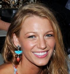 2010__07__okmagazine style blakelively 237×300.jpg