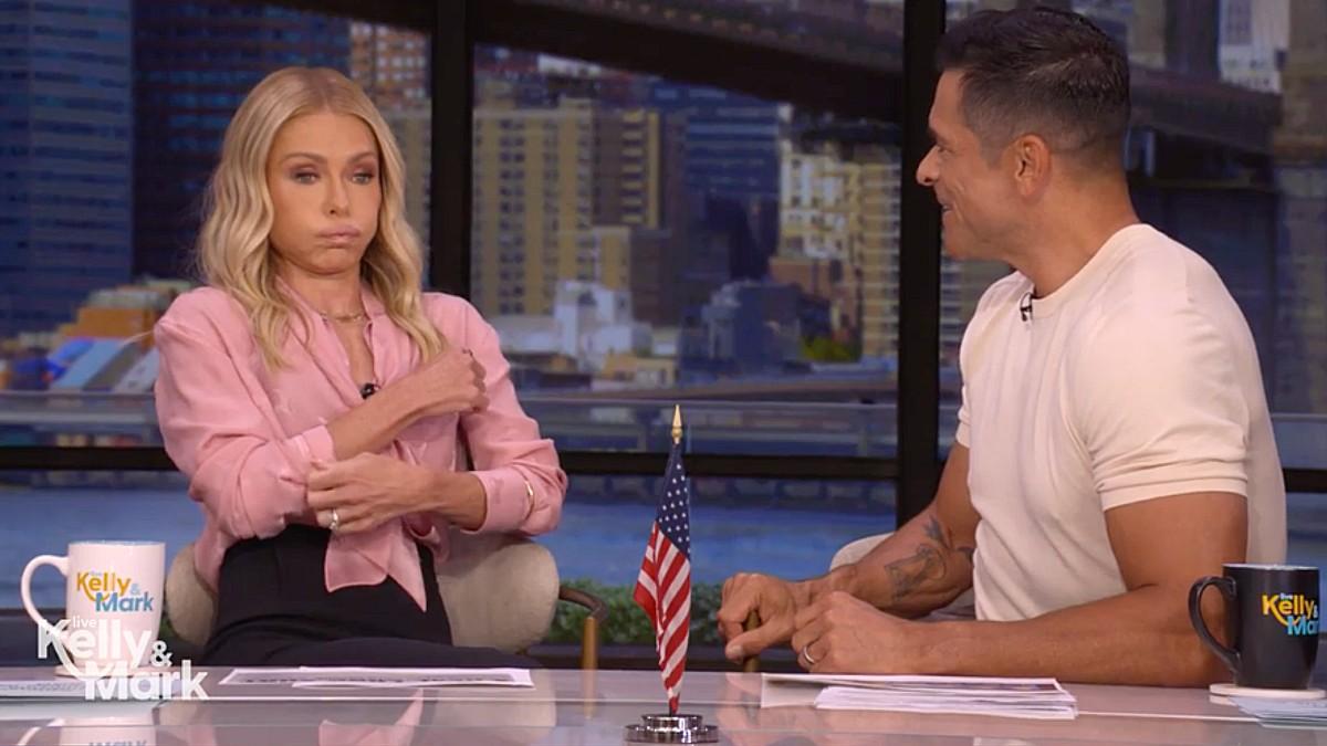 Image of Kelly Ripa was in her 'underwear' only '30 seconds' before the start of her talk show. 