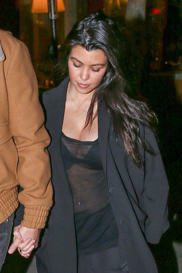 Kourtney kardashian post baby body 01