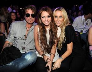 2010__10__Billy_Ray_Cyrus_Miley_Cyrus_Tish_Cyrus_Oct27news 300&#215;237.jpg