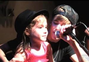 2011__02__Justin_Bieber_Feb25_02 300×211.jpg