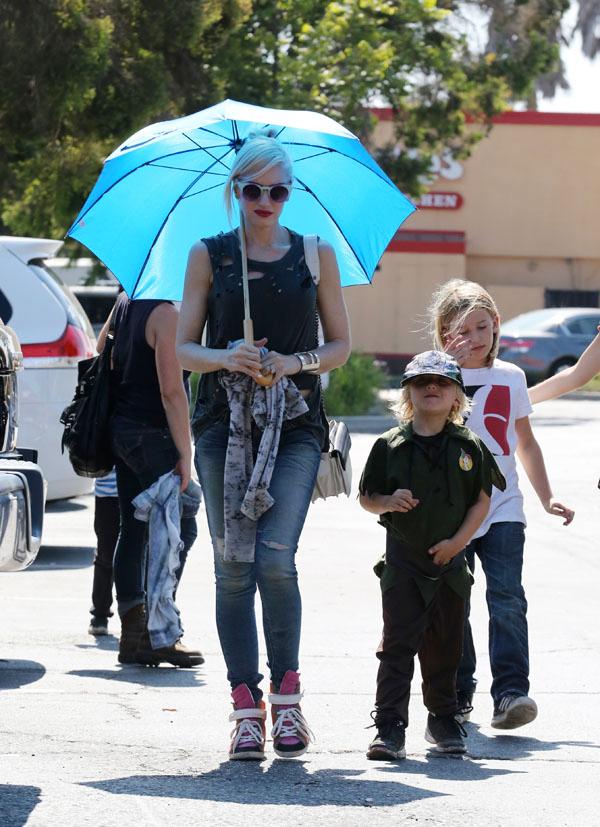 Gwen Stefani and family head to a lunch in Thousand Oaks, CA