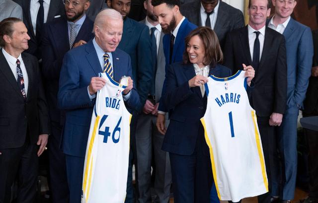 Kamala Harris Refuses To Take A Knee For NBA Photo-Op