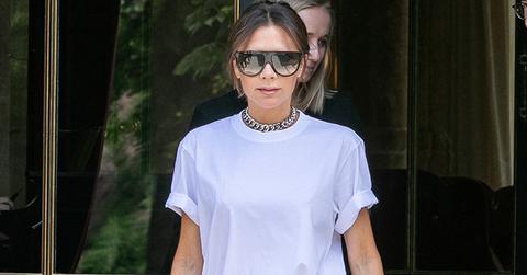 Victoria beckham effortlessly chic jeans red pumps paris main