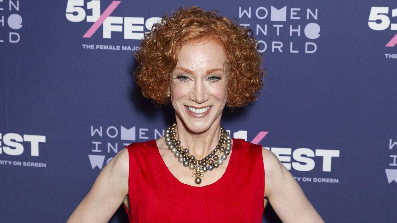 Photo of Kathy Griffin claimed that Dolly Parton urged her to 'give it all' to those 'phonies.'