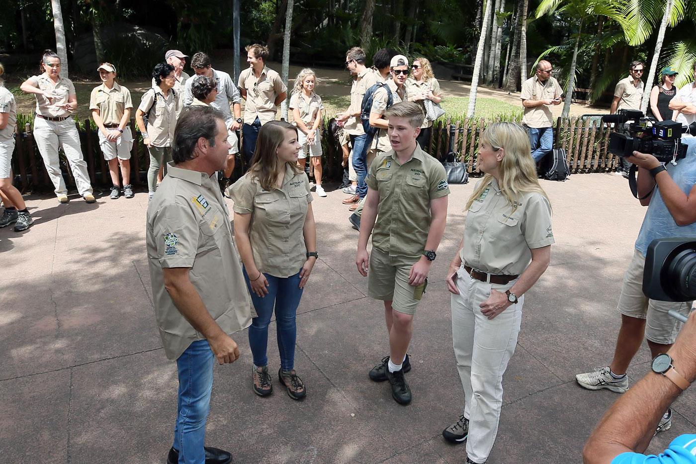 steve irwin day australia zoo terri bindi robert pics 03