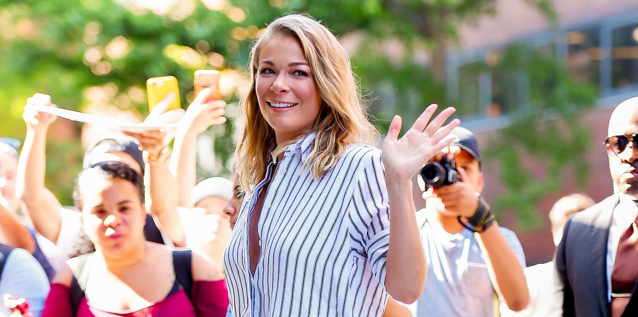 LeAnn Rimes Rocks Slender Legs In NYC Photos hero