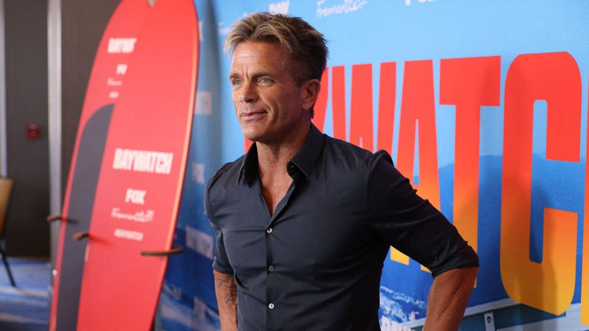 baywatch reboot cast stephen amell brooks nader