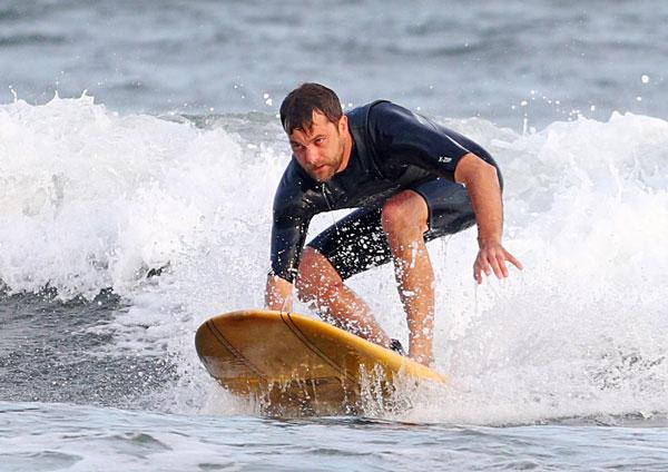 joshua jackson shirtless surg hamptons pics