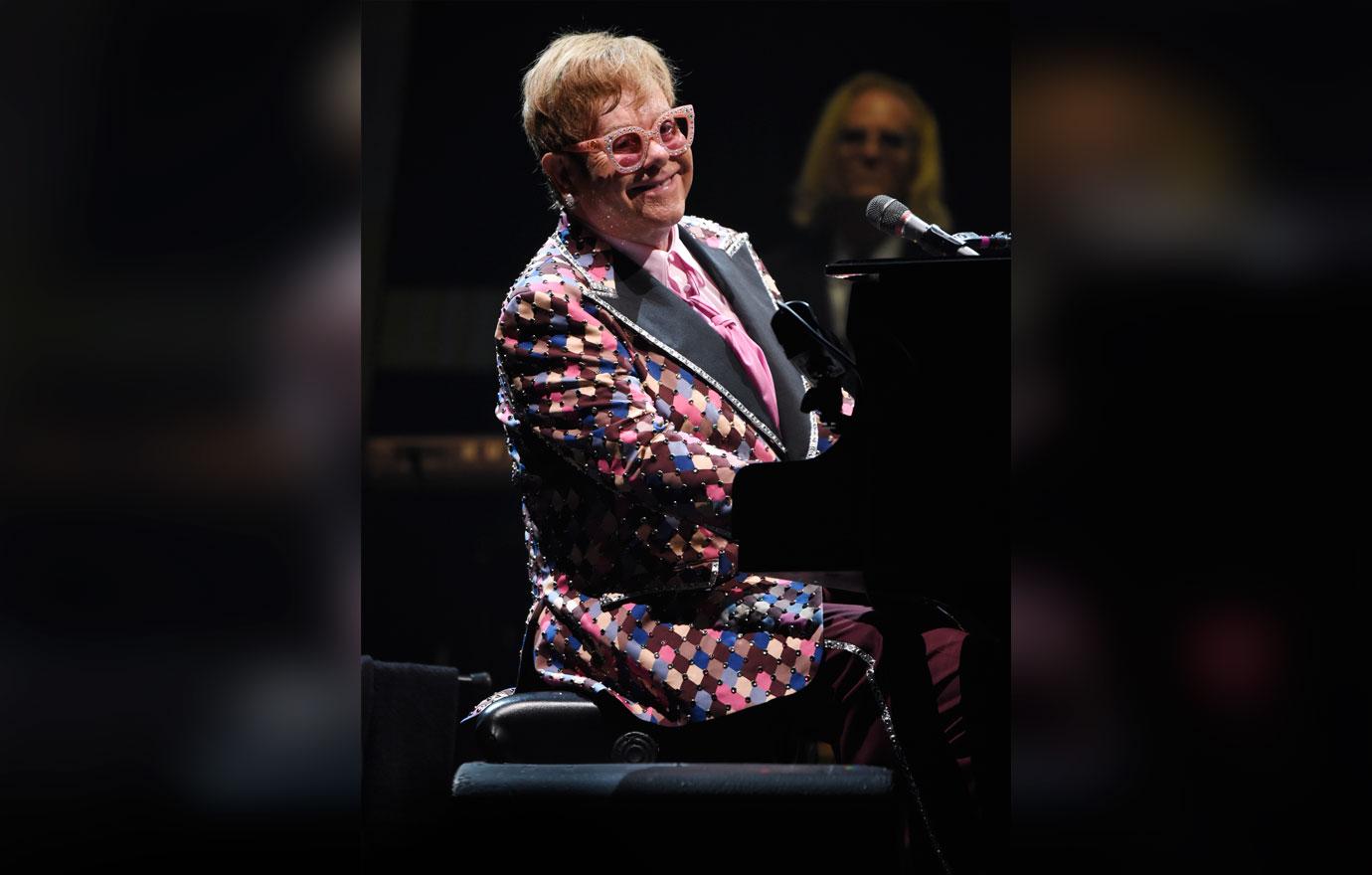 Elton John Gets Ear Infection, Cancels Orlando Concert(00)