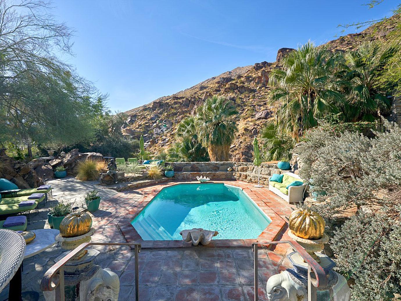 suzanne somers sells glamorous desert compound