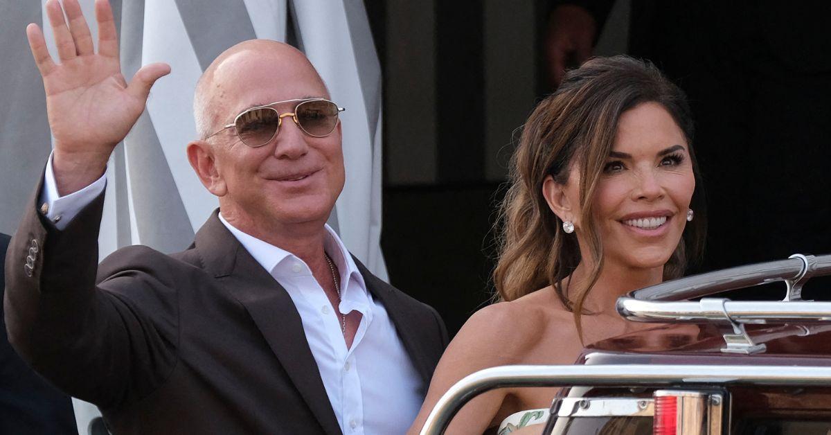 Photo of Lauren Sánchez and Jeff Bezos. 