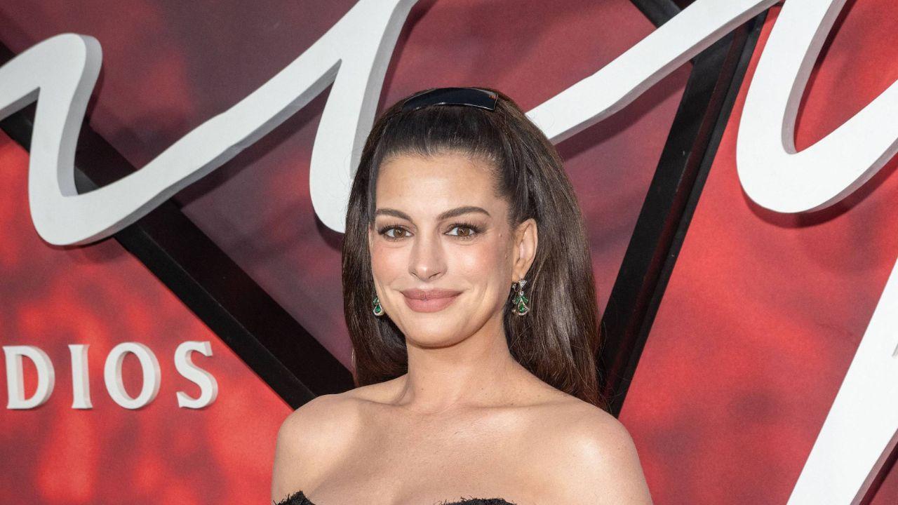 pic of Anne Hathaway.