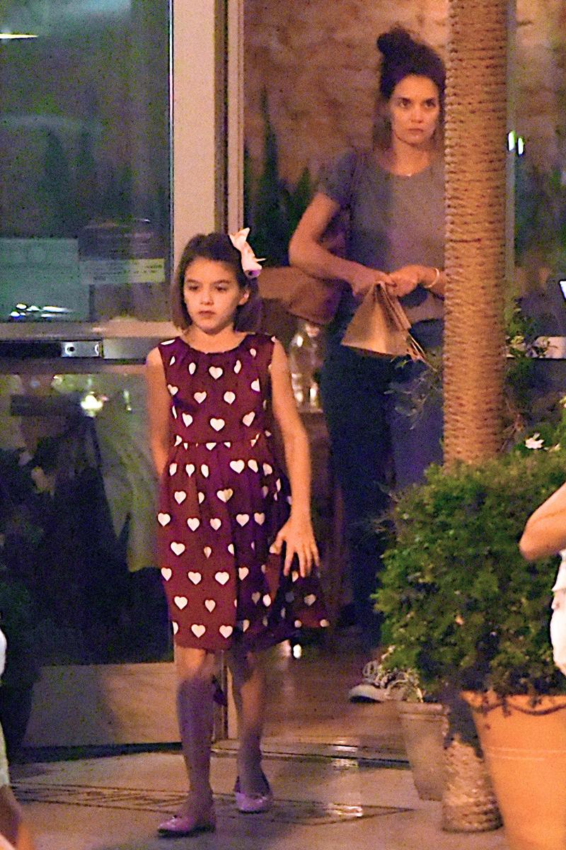 katie holmes suri cruise controlling tom cruise