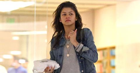 INF – Zendaya Makeup Free Goes to the Apple Store