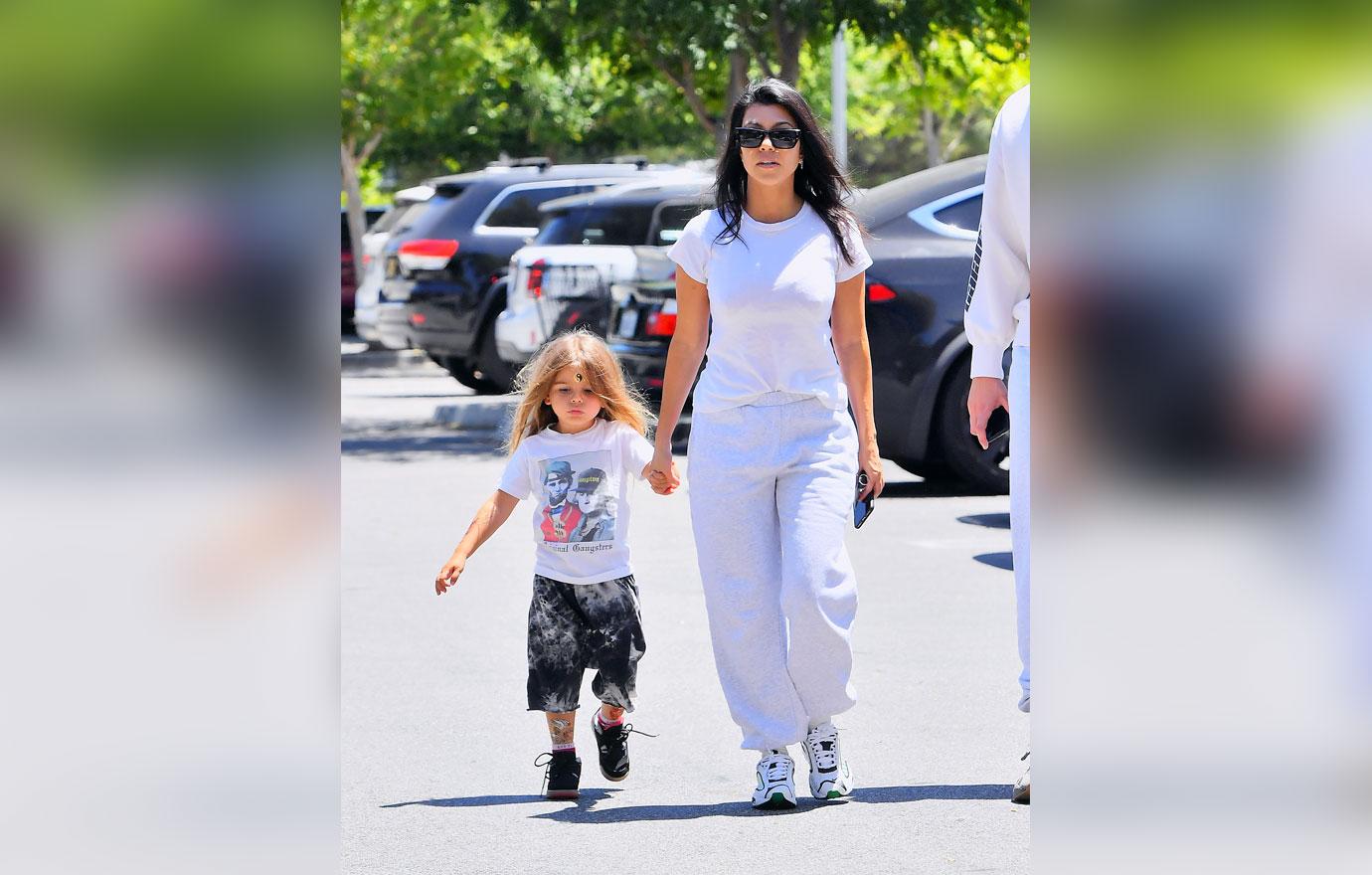 //kourtney reign walking