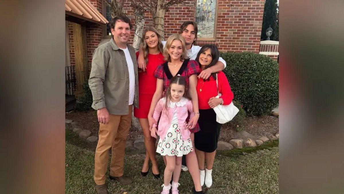 Image of Britney Spears dragged her family after her sister, Jamie Lynn, shared a group photo of them spending Christmas without her.