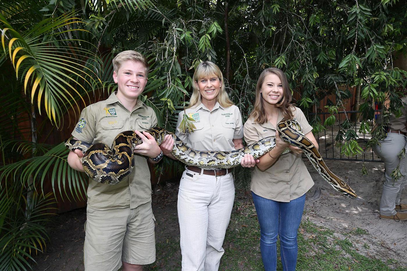 steve irwin day australia zoo terri bindi robert pics 02