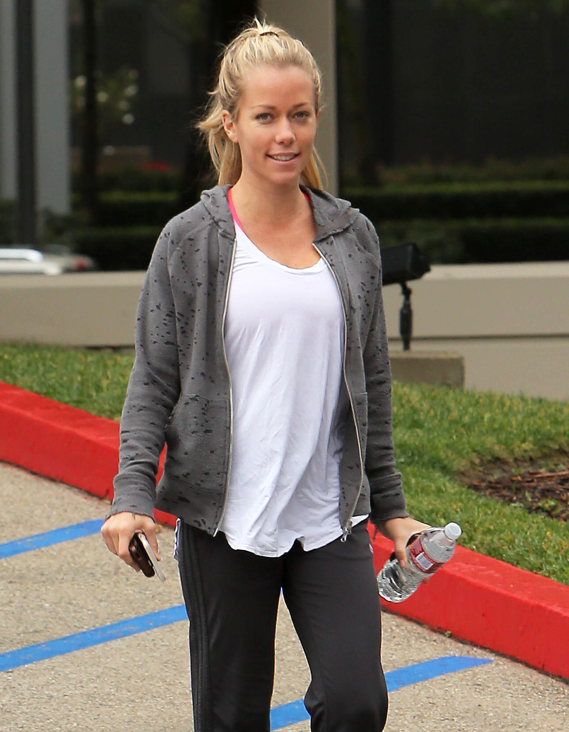 Kendra Wilkinson Hits The Gym