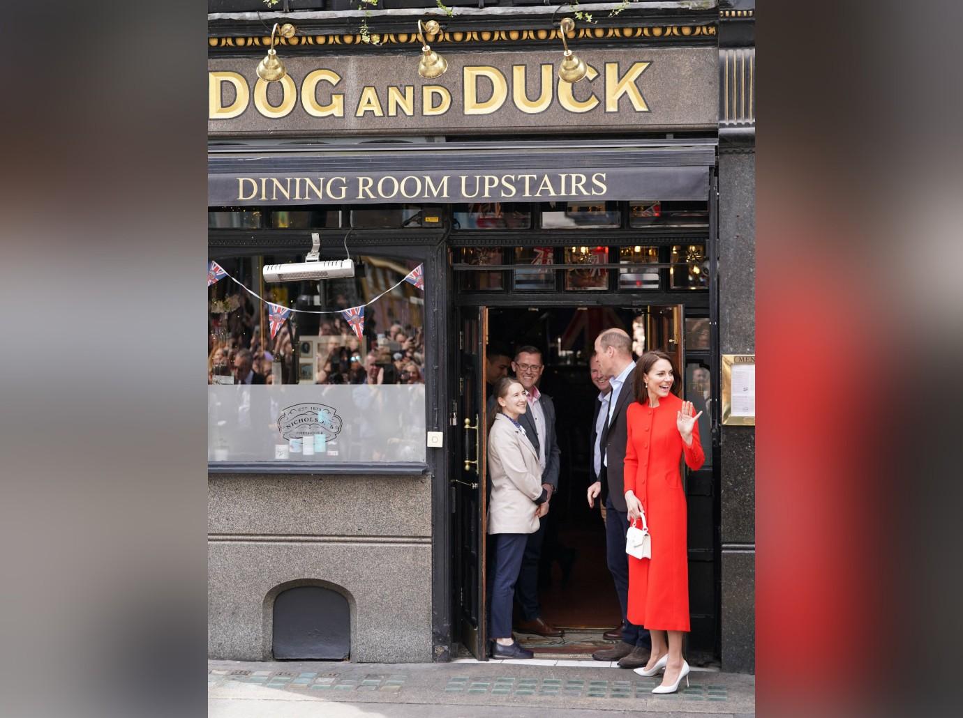 kate middleton prince william visit pub