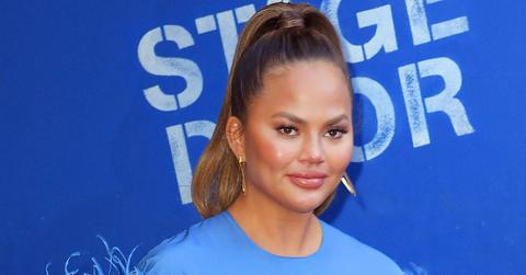 chrissy-tiegen-takes-first-shower-ince-miscarriage