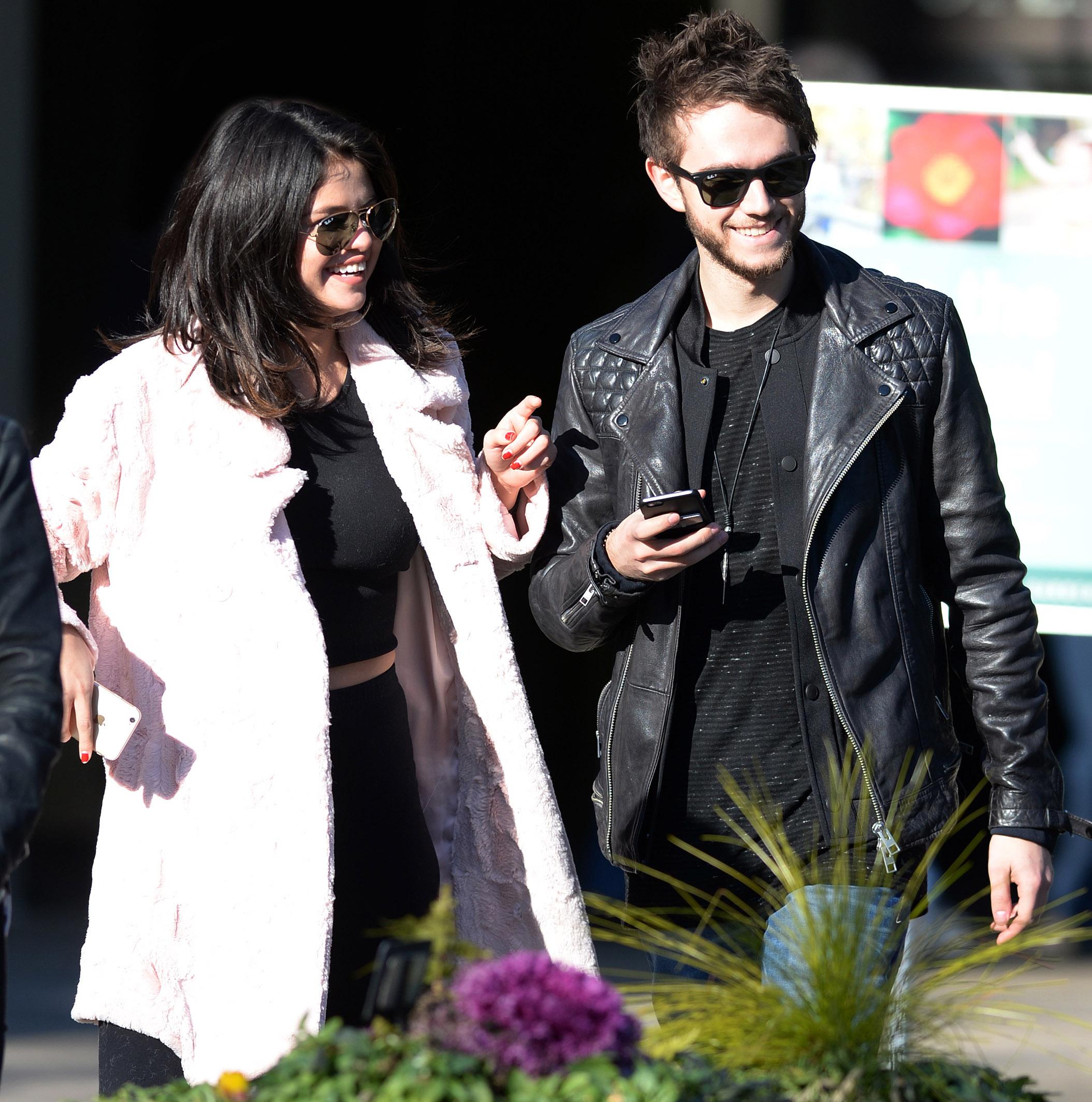 EXCLUSIVE: INF &#8211; Selena Gomez Leaves A Restaurant With New Boyfriend Zedd